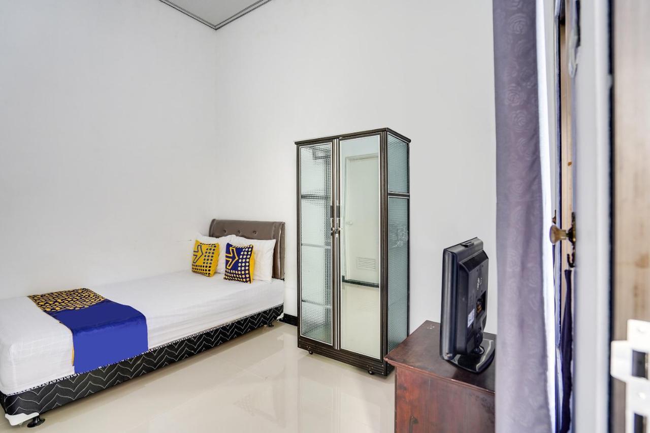 Spot On 91745 Rumah Kost Gresik Syariah Экстерьер фото
