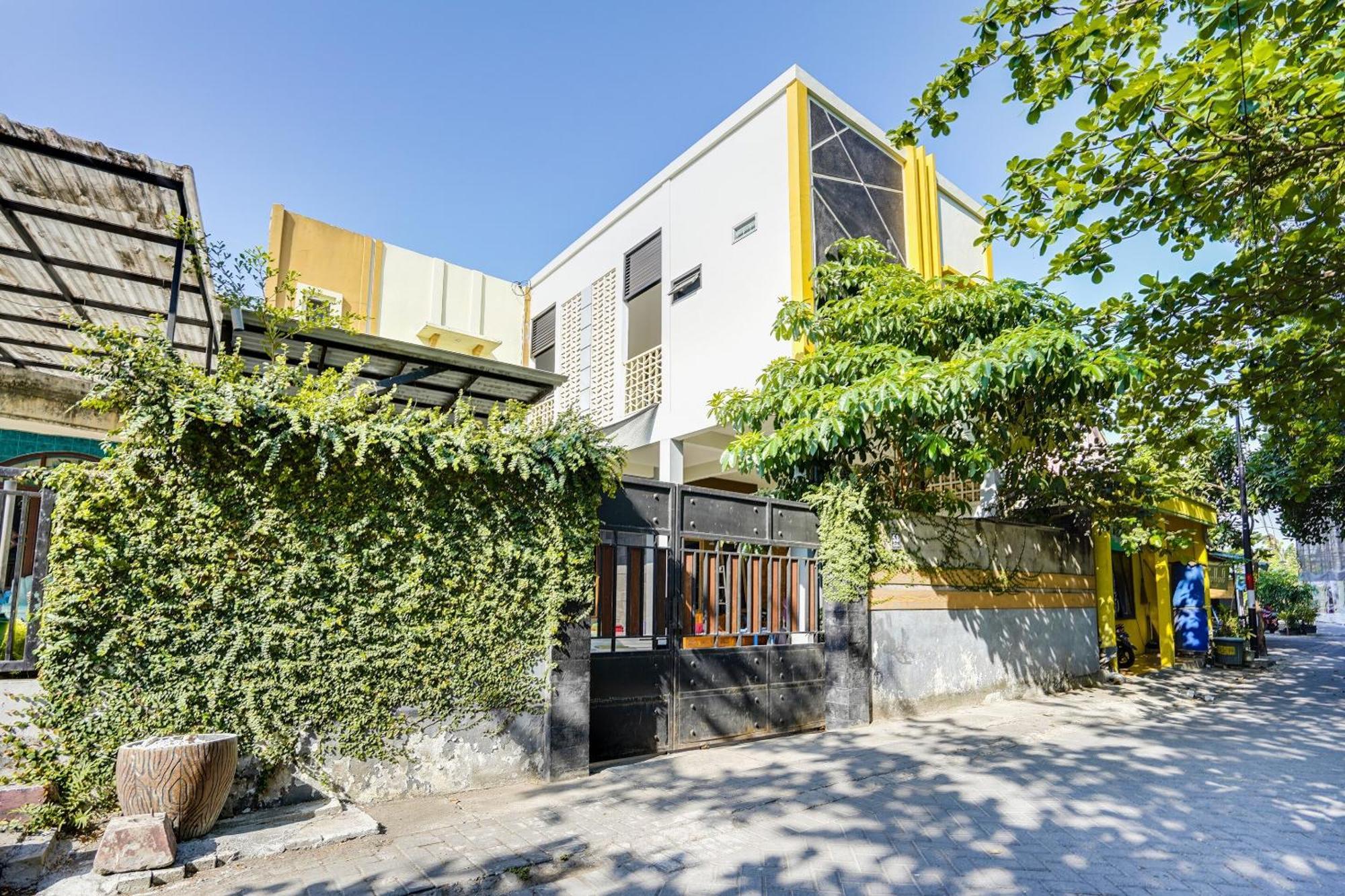 Spot On 91745 Rumah Kost Gresik Syariah Экстерьер фото