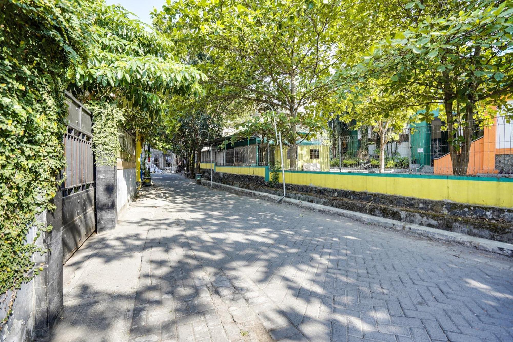 Spot On 91745 Rumah Kost Gresik Syariah Экстерьер фото