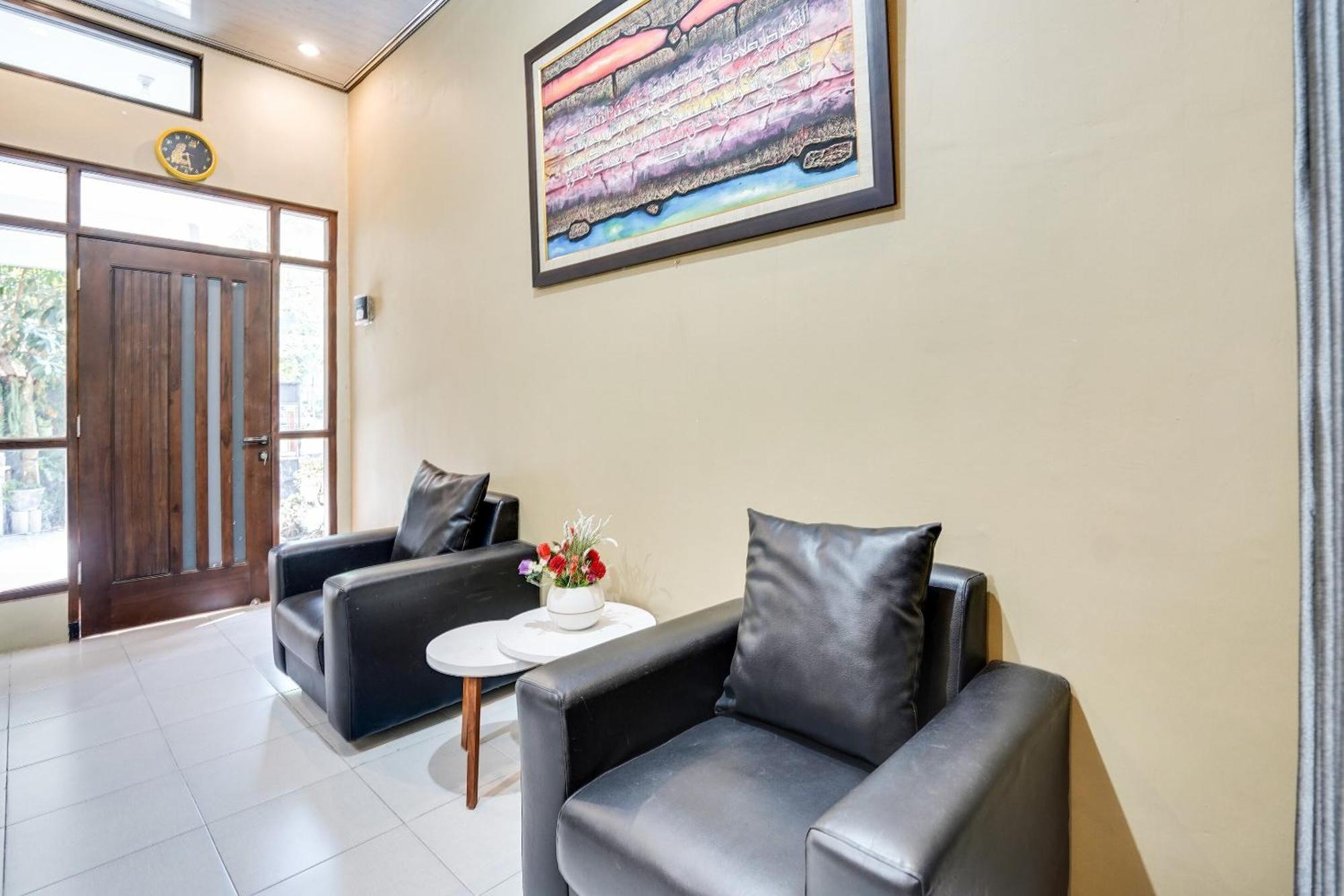 Spot On 91745 Rumah Kost Gresik Syariah Экстерьер фото