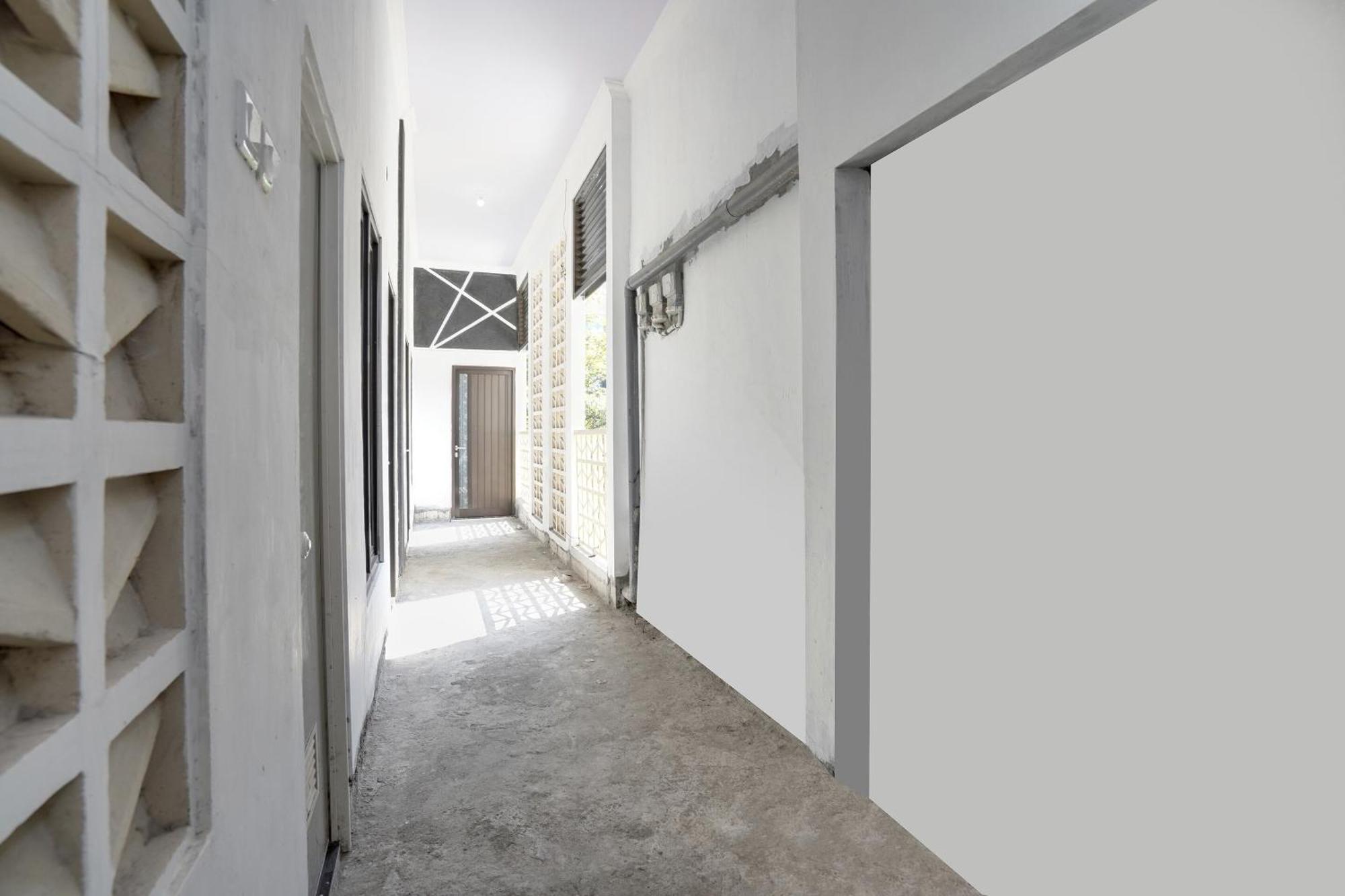 Spot On 91745 Rumah Kost Gresik Syariah Экстерьер фото