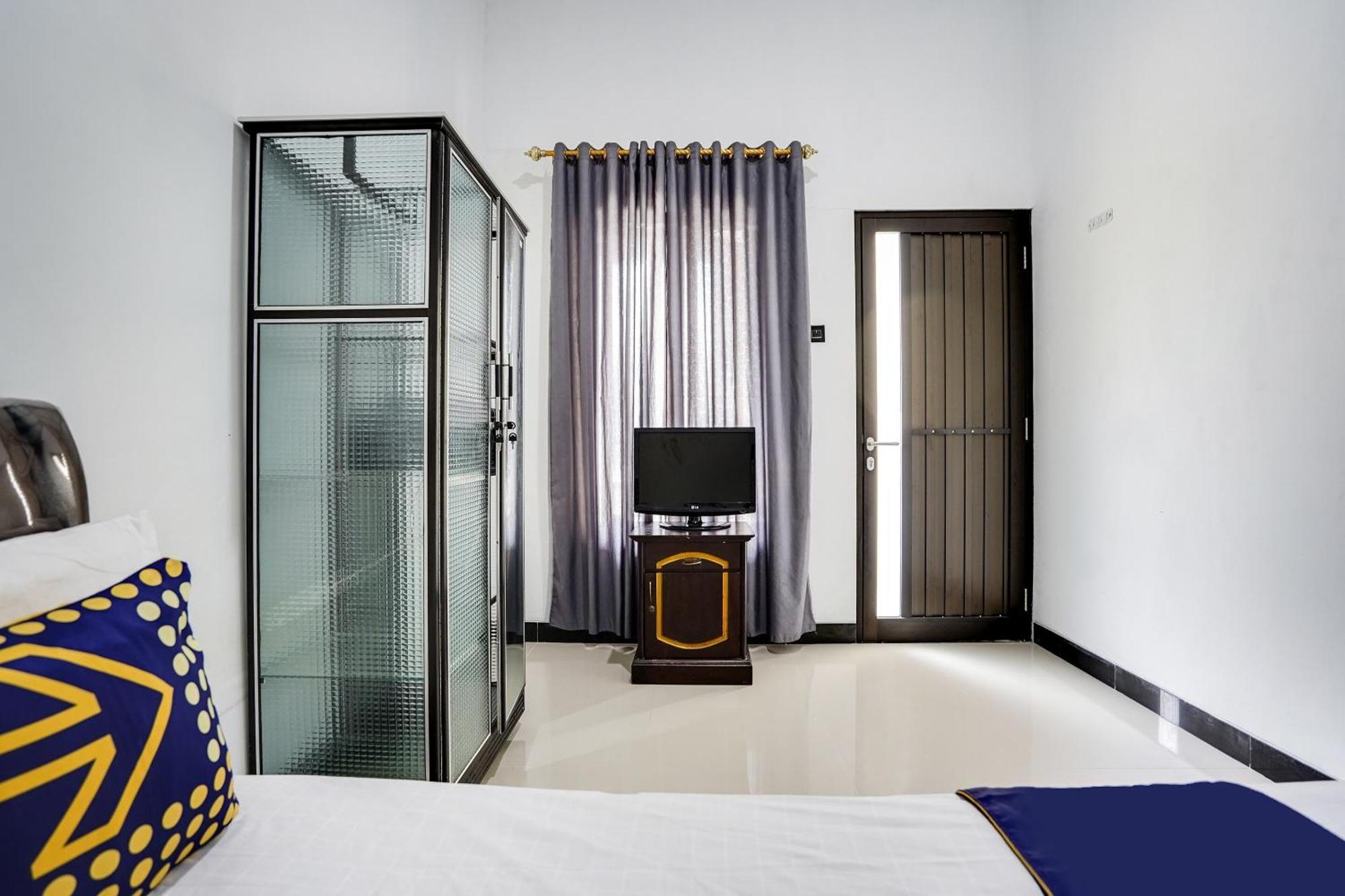 Spot On 91745 Rumah Kost Gresik Syariah Экстерьер фото