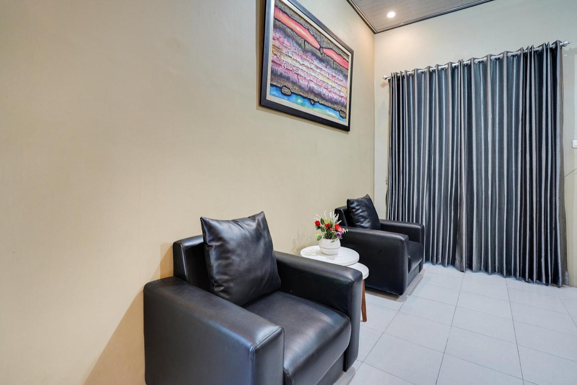 Spot On 91745 Rumah Kost Gresik Syariah Экстерьер фото