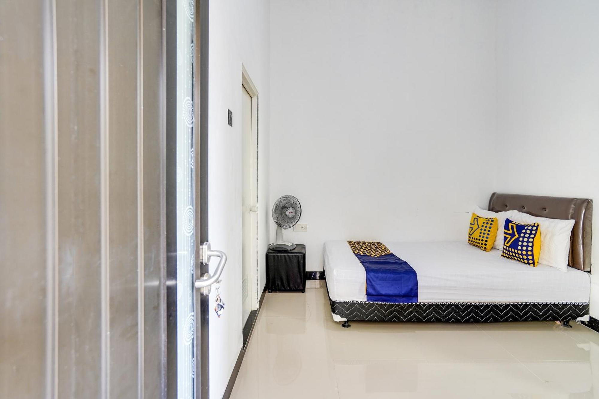 Spot On 91745 Rumah Kost Gresik Syariah Экстерьер фото