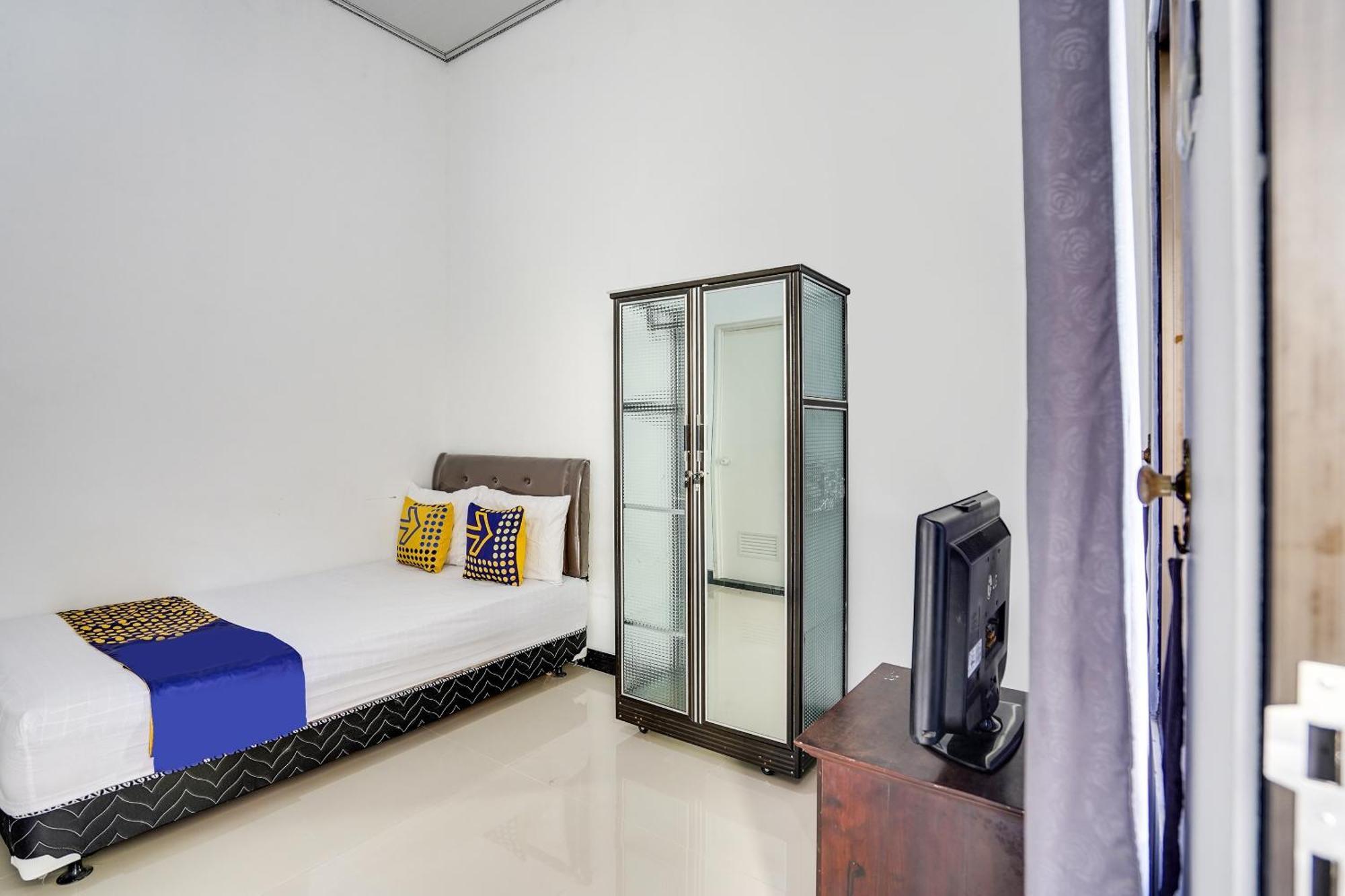Spot On 91745 Rumah Kost Gresik Syariah Экстерьер фото